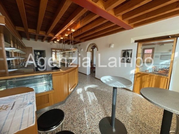 albergo in vendita a Concordia Sagittaria