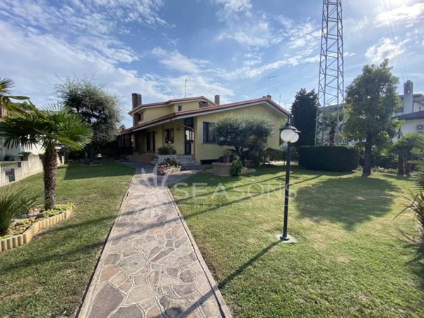 casa indipendente in vendita ad Eraclea in zona Brian