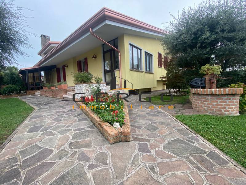 casa indipendente in vendita ad Eraclea in zona Brian