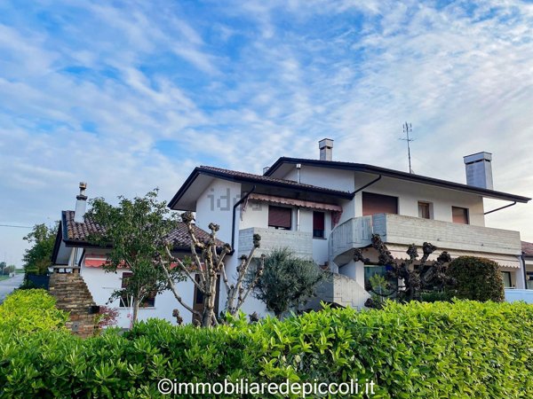 casa indipendente in vendita ad Eraclea in zona Stretti