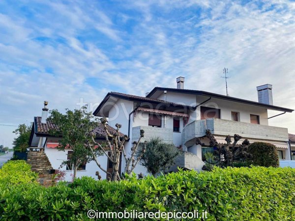 casa indipendente in vendita ad Eraclea in zona Stretti
