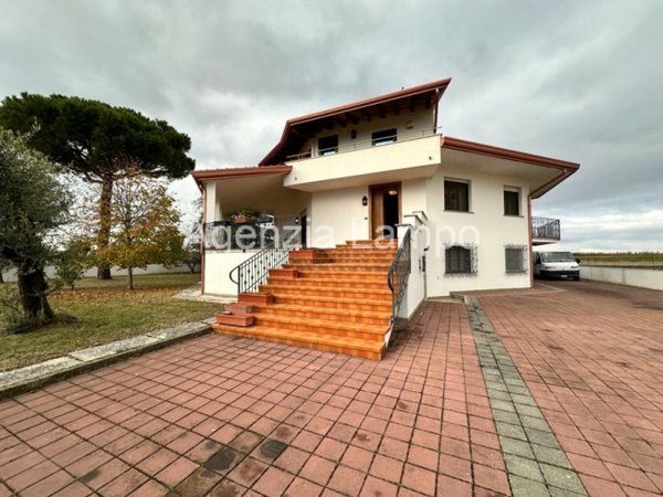 casa indipendente in vendita ad Eraclea in zona Brian