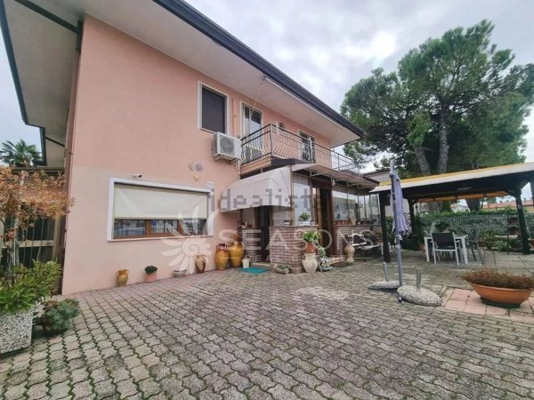 pentavano in vendita ad Eraclea