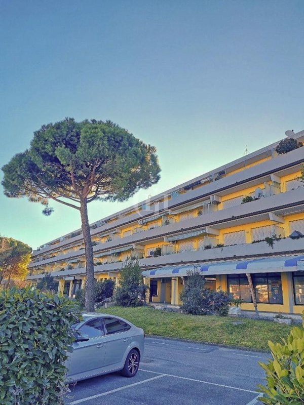 negozio in vendita ad Eraclea in zona Eracleamare