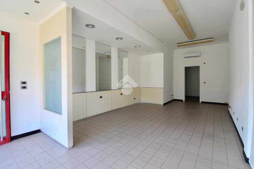 negozio in vendita ad Eraclea in zona Eracleamare