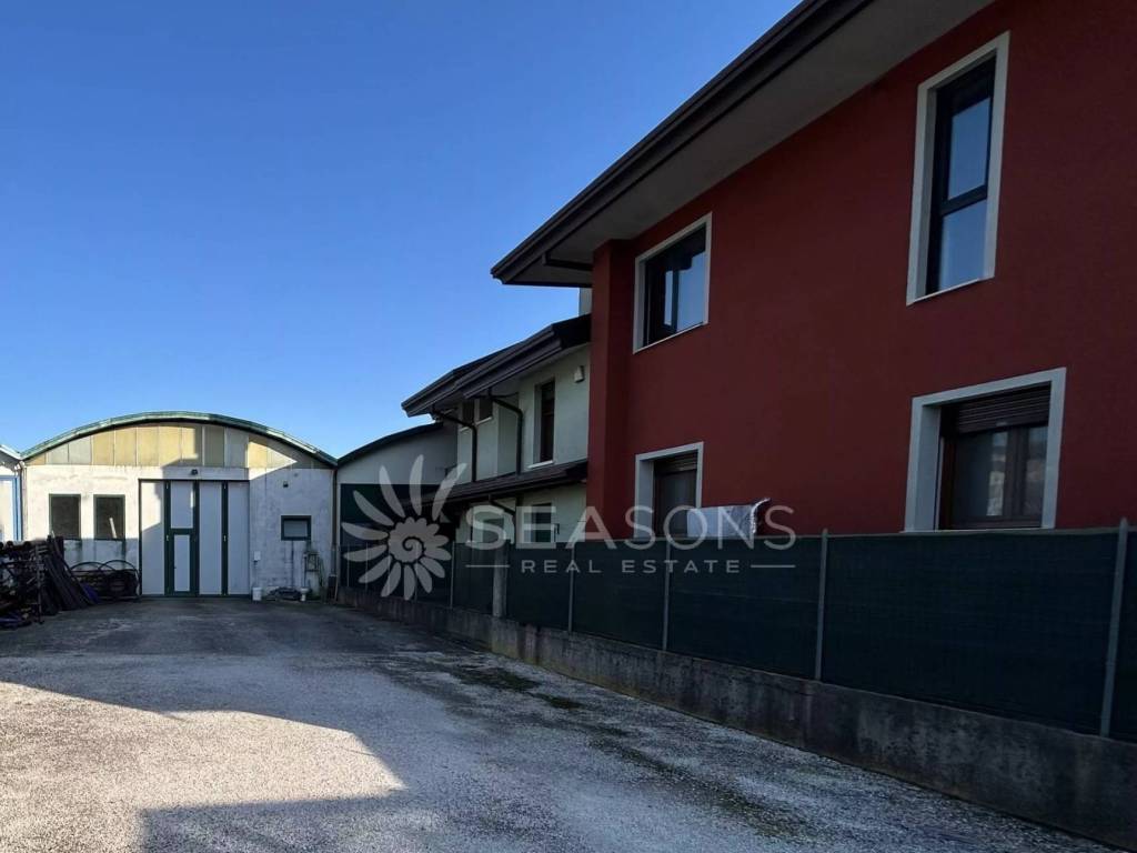 locale commerciale in vendita ad Eraclea in zona Torre di Fine