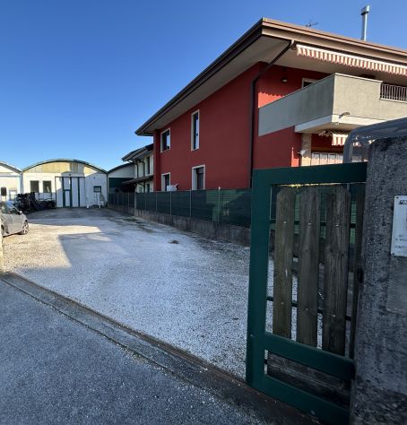 locale commerciale in vendita ad Eraclea in zona Torre di Fine