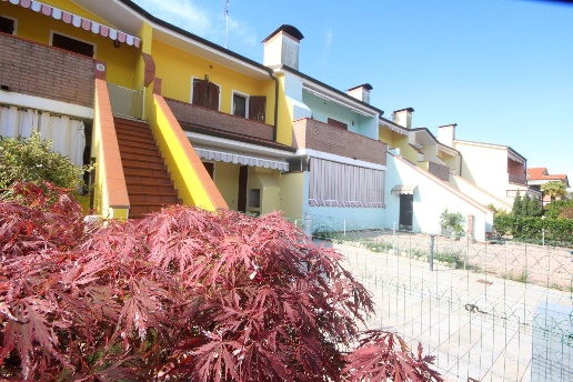 casa indipendente in vendita ad Eraclea in zona Eracleamare