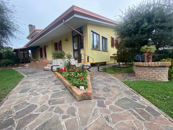 casa indipendente in vendita ad Eraclea in zona Brian