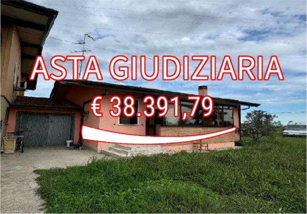 casa indipendente in vendita ad Eraclea in zona Murazzetta