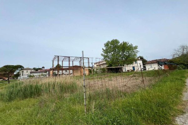 locale di sgombero in vendita ad Eraclea in zona Stretti