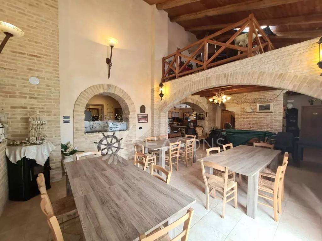 negozio in vendita ad Eraclea in zona Eracleamare