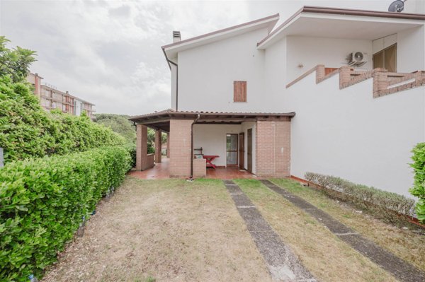casa indipendente in vendita ad Eraclea in zona Eracleamare