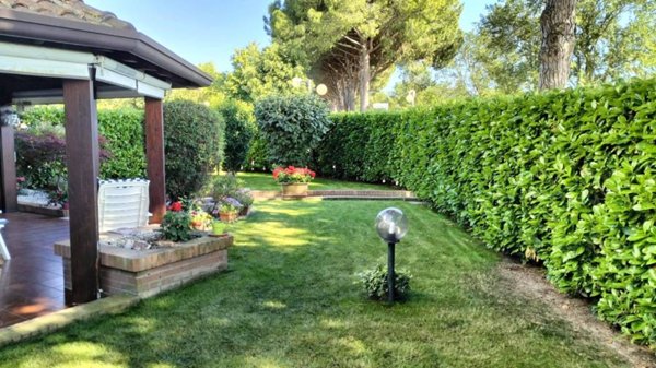 casa indipendente in vendita ad Eraclea in zona Eracleamare