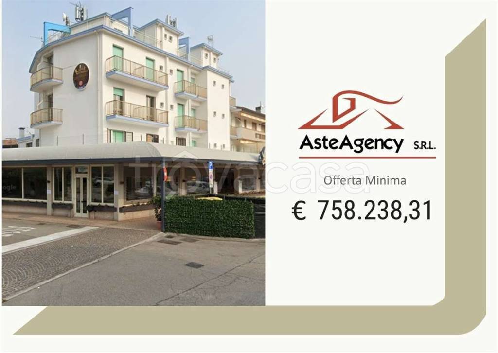 negozio in vendita ad Eraclea in zona Eracleamare