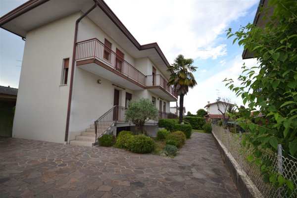 casa indipendente in vendita ad Eraclea in zona Eracleamare