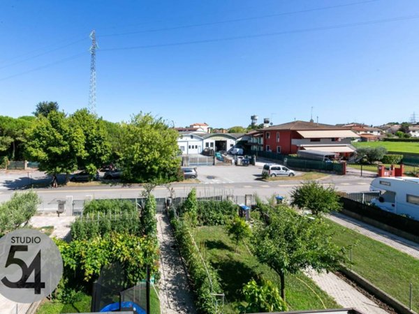 casa indipendente in vendita ad Eraclea in zona Torre di Fine