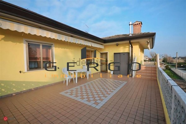 casa indipendente in vendita ad Eraclea in zona Pradivisi