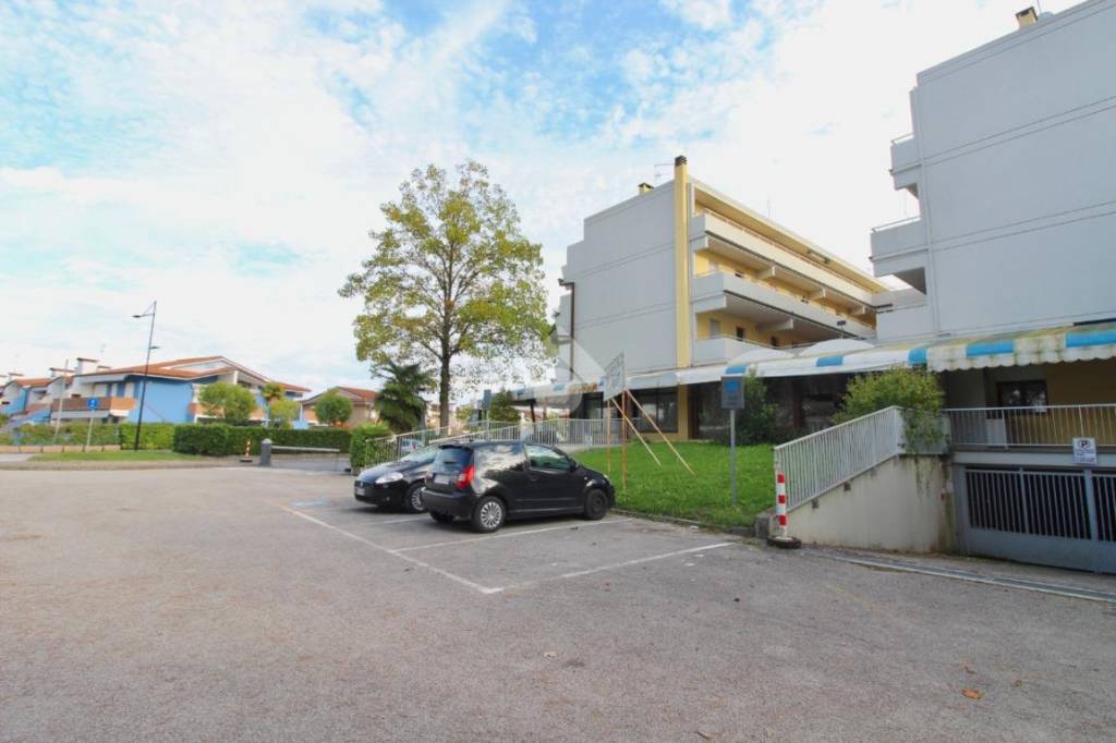 locale di sgombero in vendita ad Eraclea in zona Eracleamare