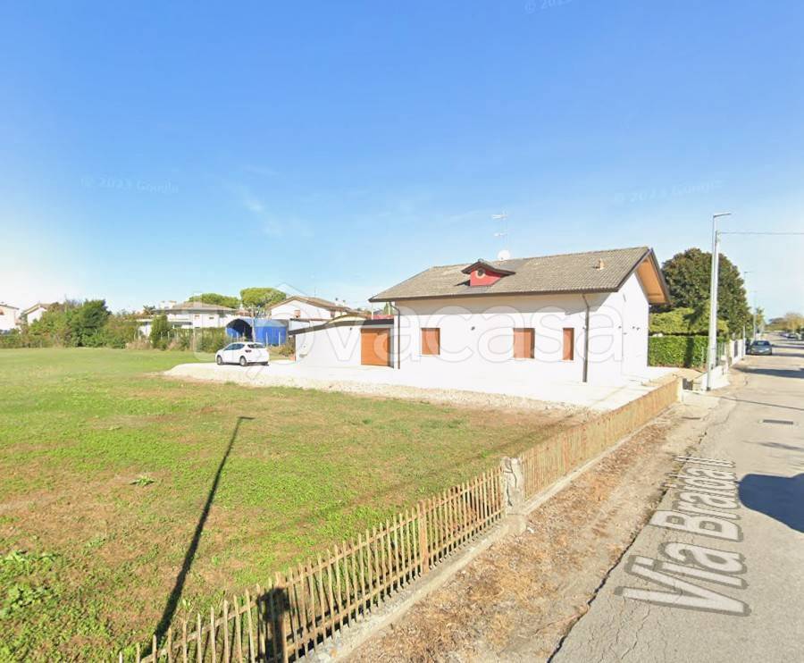 casa indipendente in vendita ad Eraclea in zona Stretti