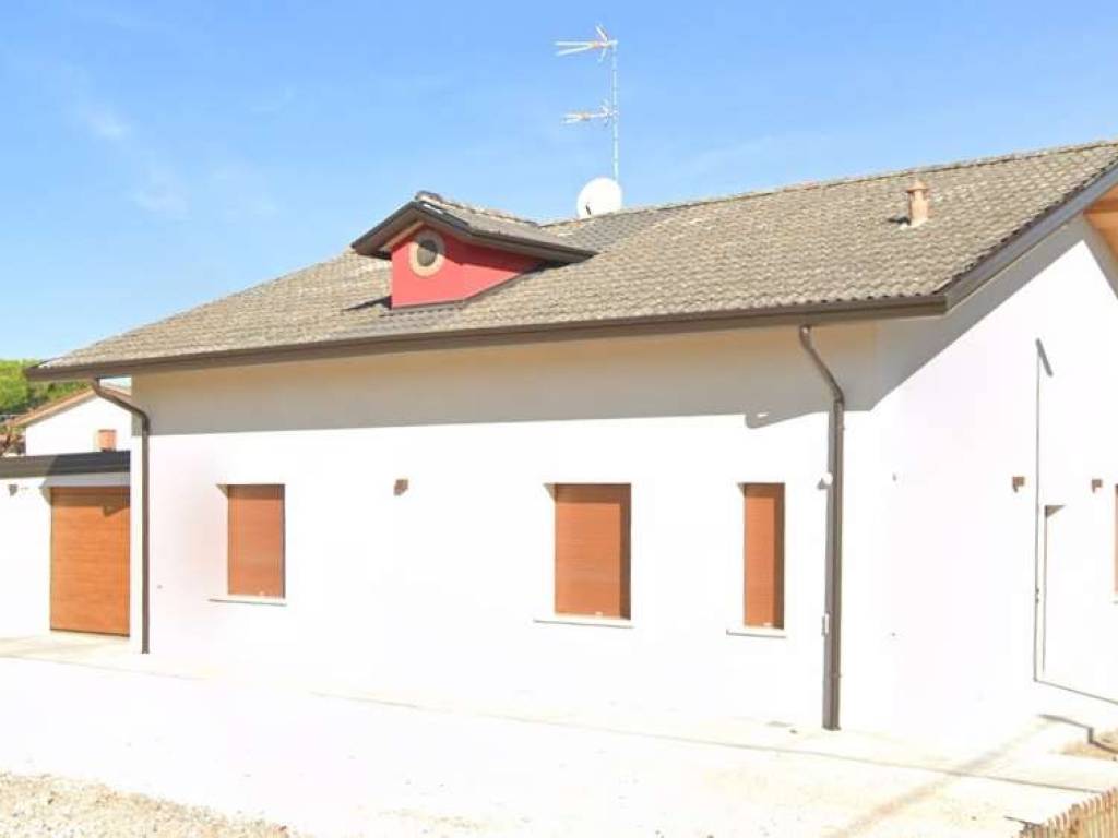 casa indipendente in vendita ad Eraclea in zona Stretti