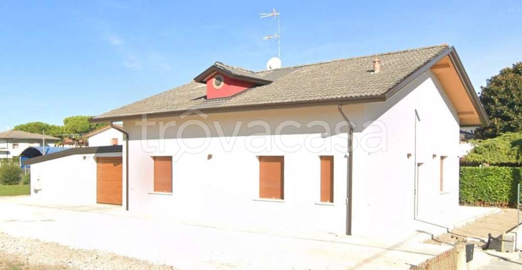 casa indipendente in vendita ad Eraclea in zona Stretti