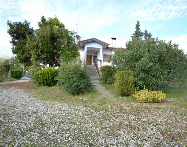 casa indipendente in vendita ad Eraclea in zona Stretti