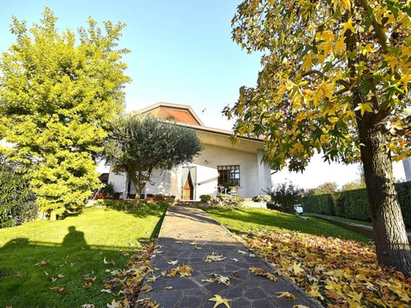 casa indipendente in vendita ad Eraclea in zona Stretti