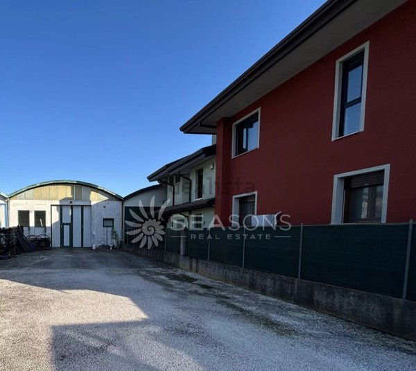 locale di sgombero in vendita ad Eraclea in zona Torre di Fine