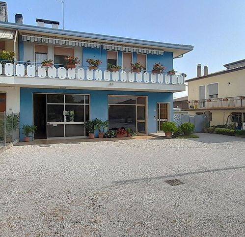 appartamento in vendita ad Eraclea in zona Stretti