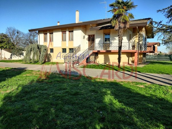 casa indipendente in vendita ad Eraclea in zona Stretti