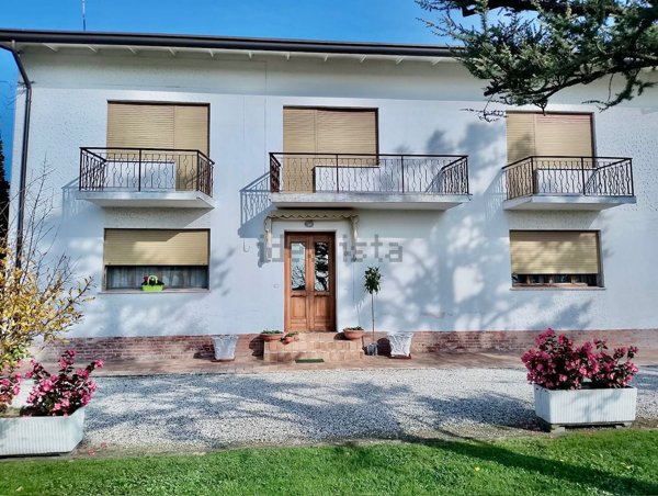 casa indipendente in vendita ad Eraclea in zona Eracleamare