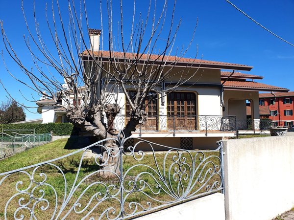 casa indipendente in vendita ad Eraclea in zona Brian