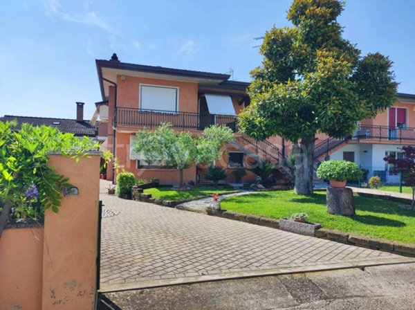 casa indipendente in vendita ad Eraclea in zona Eracleamare