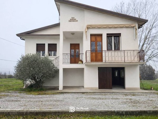 casa indipendente in vendita ad Eraclea in zona Stretti
