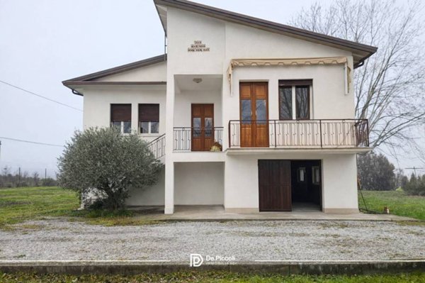 casa indipendente in vendita ad Eraclea in zona Stretti
