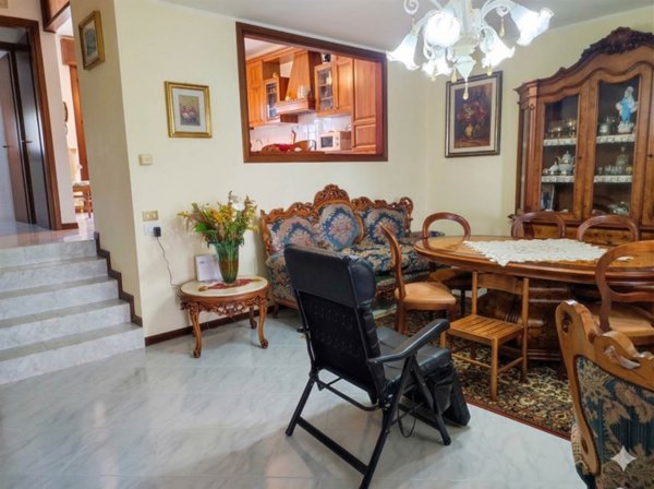 casa indipendente in vendita ad Eraclea in zona Torre di Fine