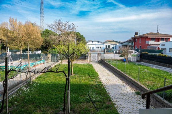 appartamento in vendita ad Eraclea in zona Torre di Fine