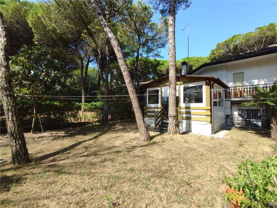 casa indipendente in vendita ad Eraclea in zona Eracleamare