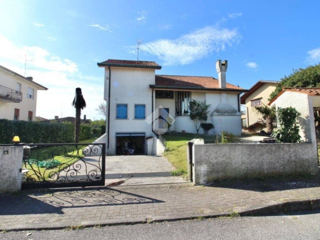 casa indipendente in vendita ad Eraclea in zona Brian