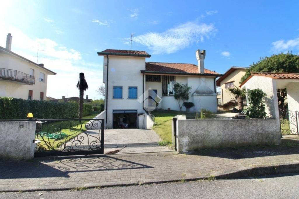 casa indipendente in vendita ad Eraclea in zona Brian