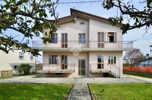 casa indipendente in vendita ad Eraclea in zona Stretti