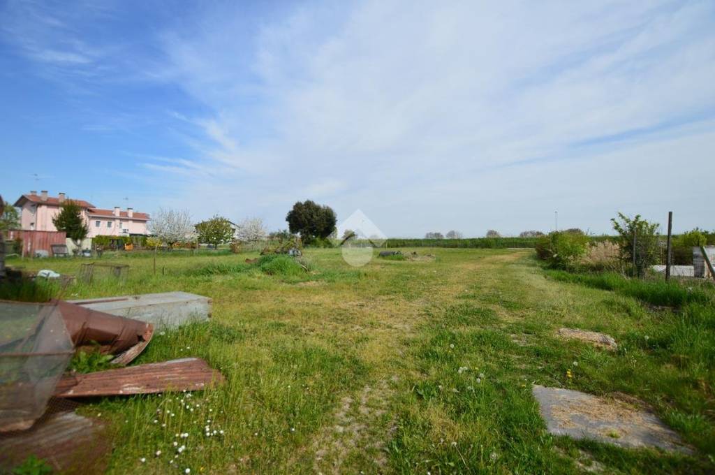 terreno agricolo in vendita ad Eraclea in zona Stretti