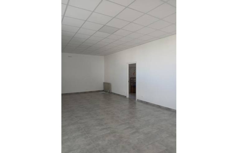 locale commerciale in vendita ad Eraclea in zona Eracleamare
