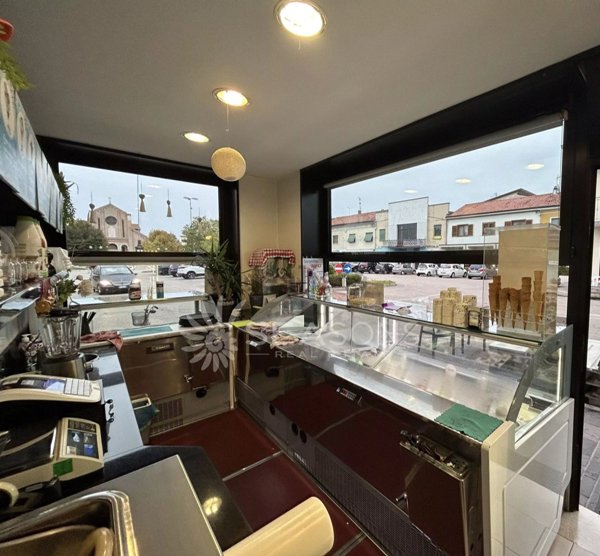 locale di sgombero in vendita ad Eraclea