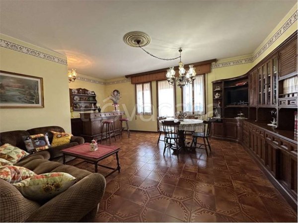 casa indipendente in vendita ad Eraclea in zona Stretti