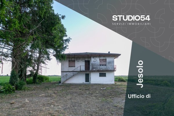 casa indipendente in vendita ad Eraclea in zona Torre di Fine