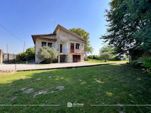 casa indipendente in vendita ad Eraclea in zona Stretti