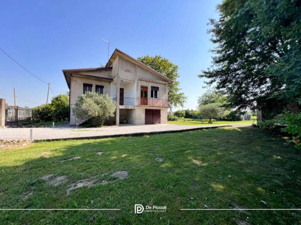 casa indipendente in vendita ad Eraclea in zona Stretti