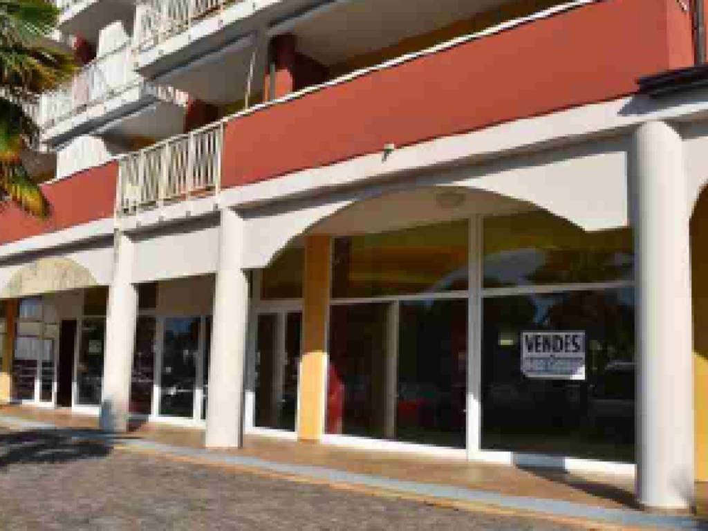 negozio in vendita ad Eraclea in zona Eracleamare